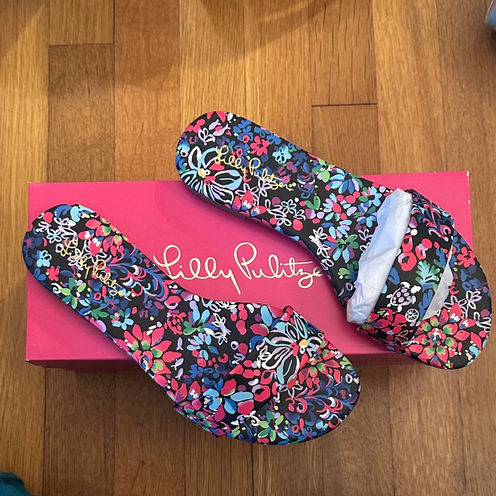 Lilly Pulitzer new with tags never worn emery slide size 7